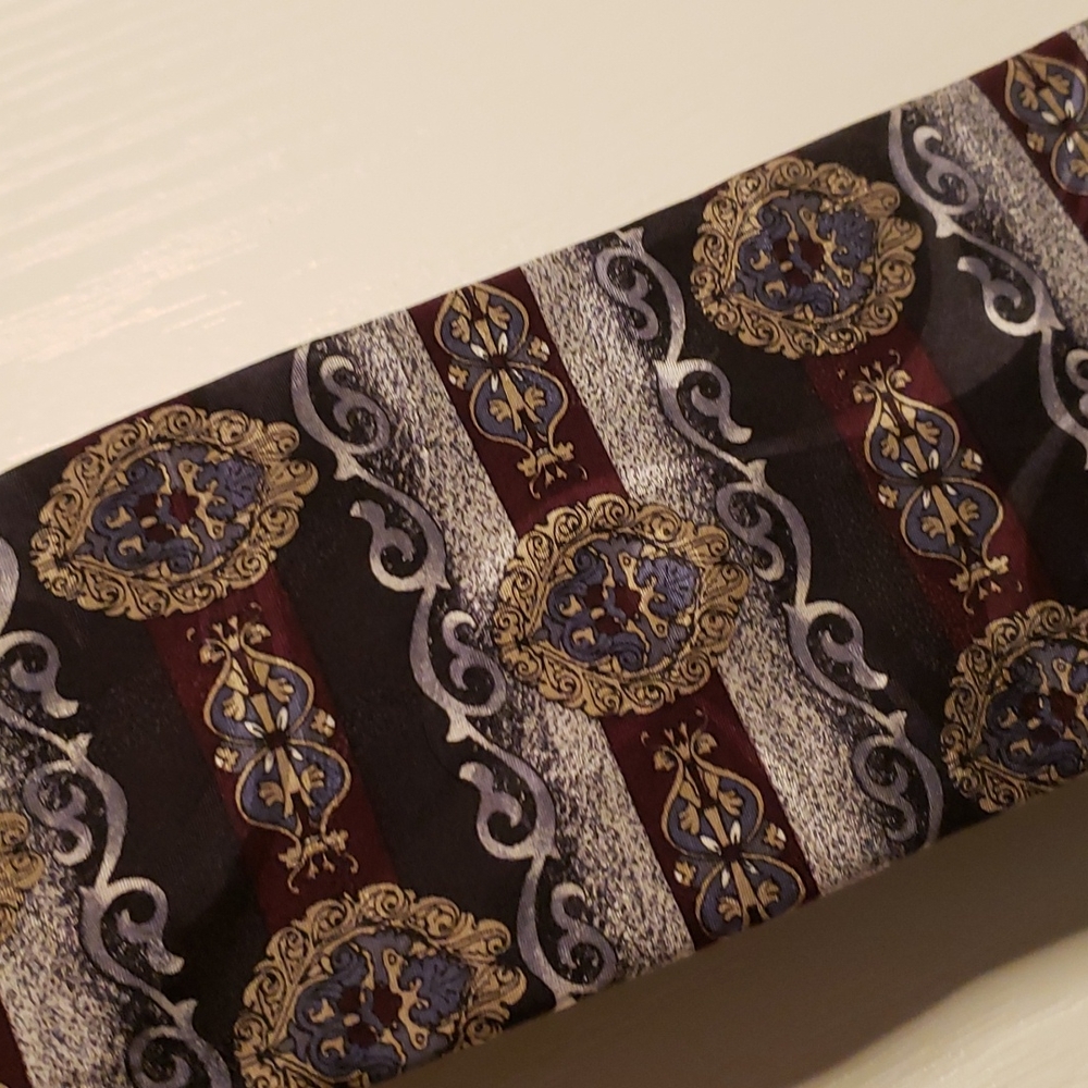 Surrey Tie